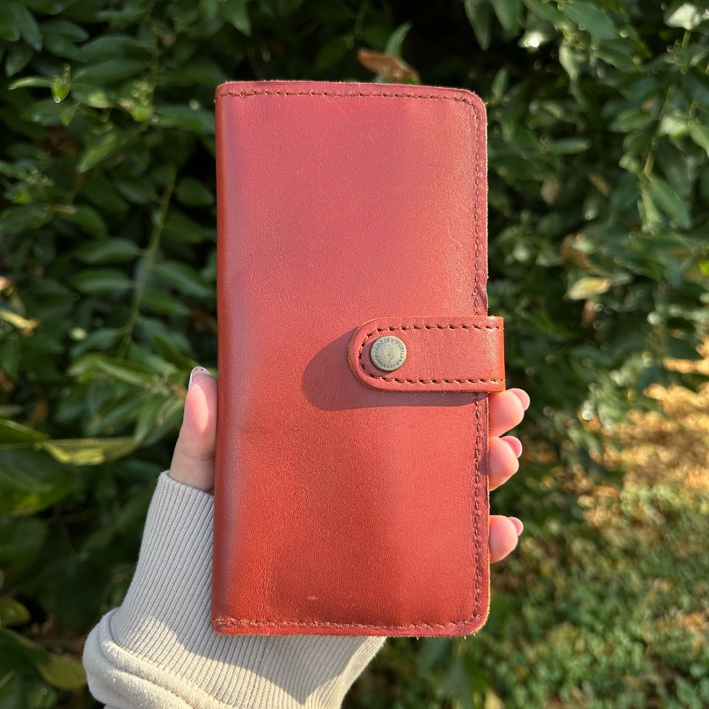 BNNU: Women's Bifold Wallet in CHILI !!!! (Portland Leather Goods)